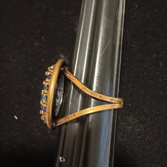 Vintage Blue Cameo Intaglio Gold Tone Ring - Picture 6 of 9